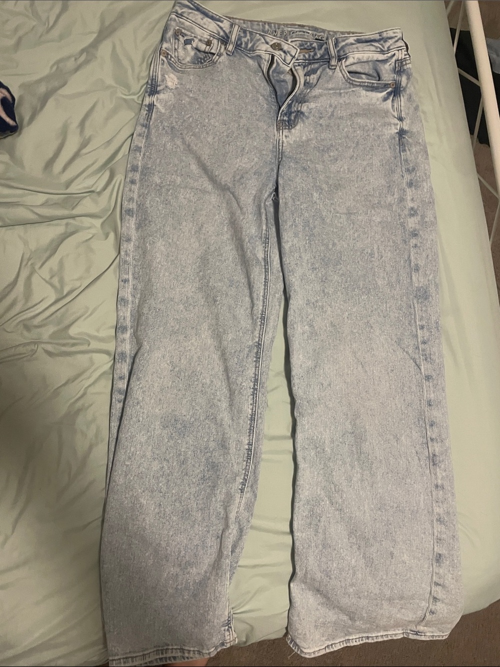 American eagle Light Wash Women’s baggy jeans size 4